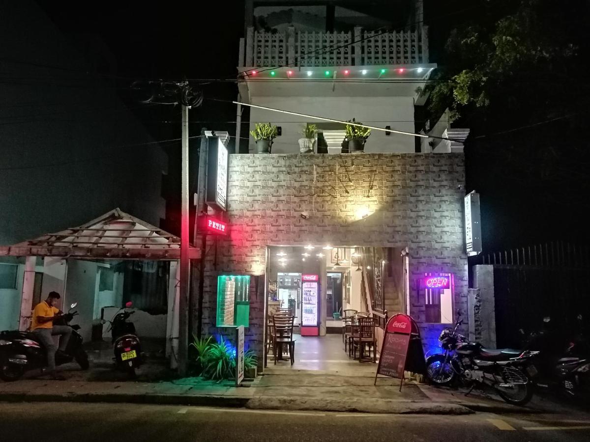 Le Petit Hotel & Restaurant Negombo Exterior foto